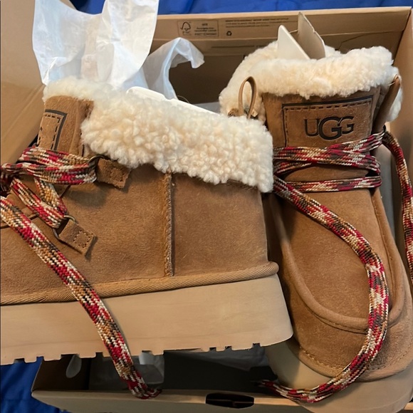 UGG Tan Lace Up Boots with Shearling Lining - Picture 3 of 3
